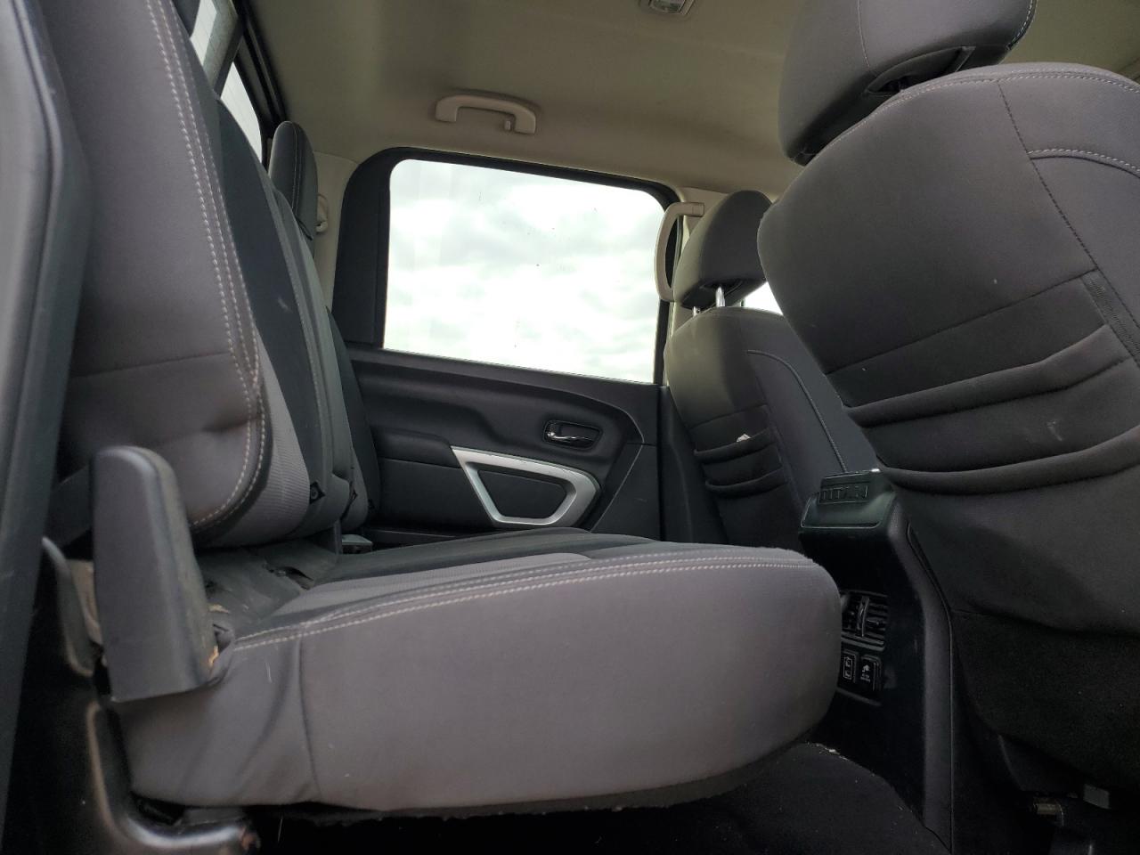 2021 Nissan Titan - Image 10