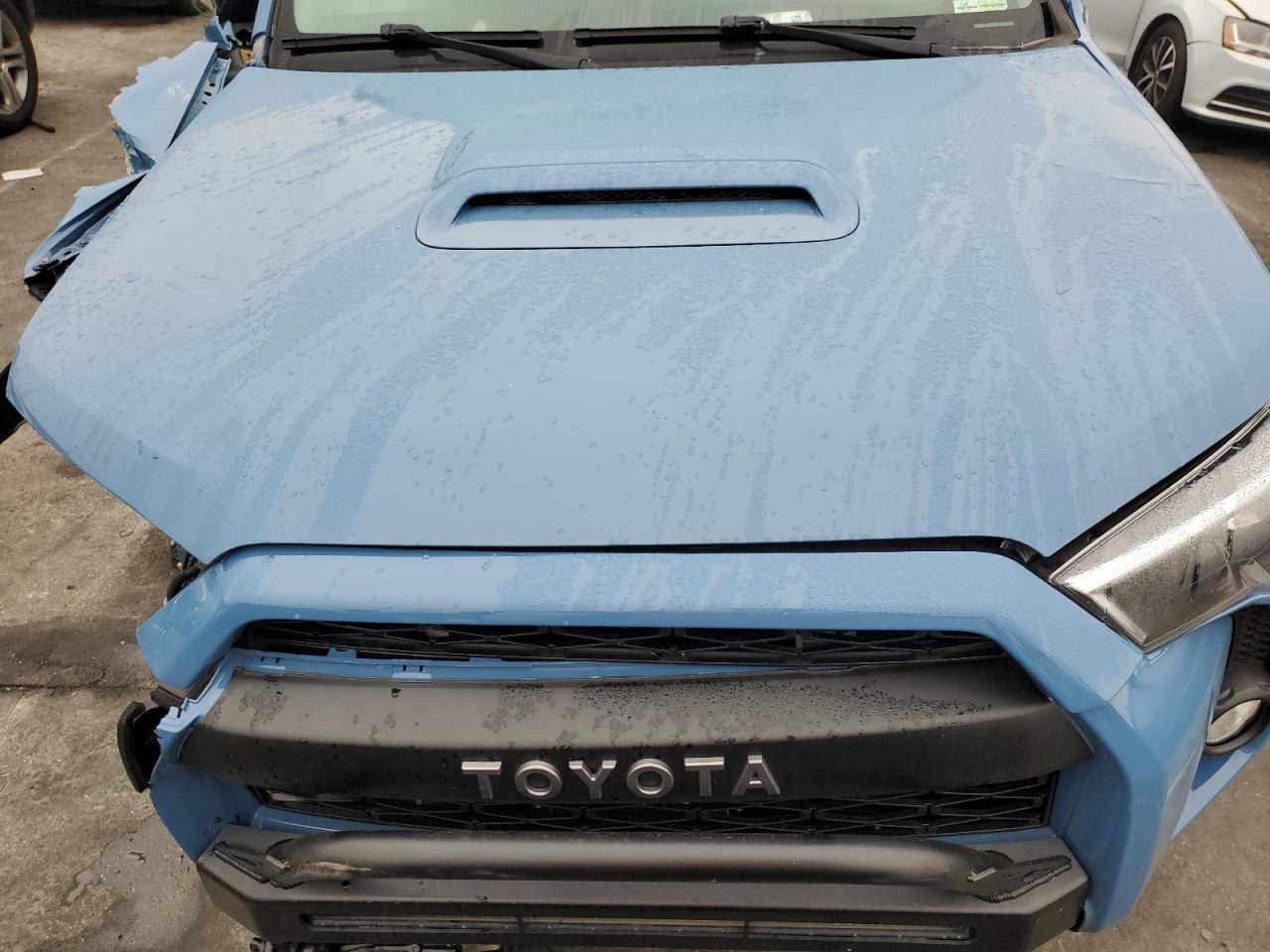 VIN JTEBU5JR2J5568130 2018 TOYOTA 4RUNNER no.11