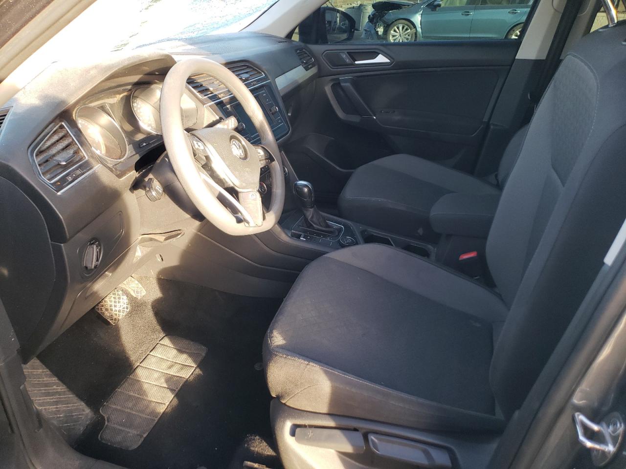 Фото: 3VV0B7AX1LM088803 - 7