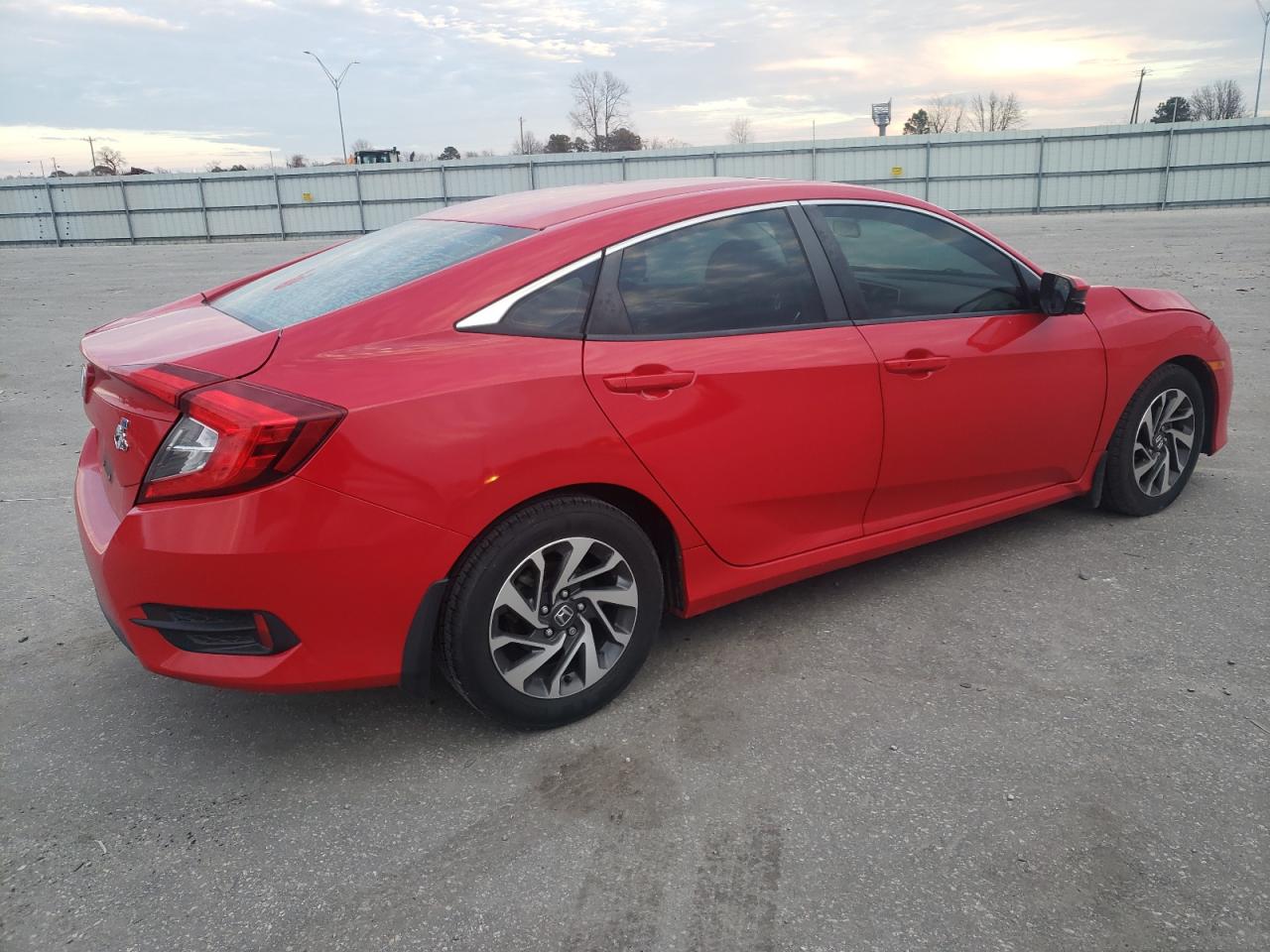 VIN 2HGFC2F71GH575233 2016 HONDA CIVIC no.3