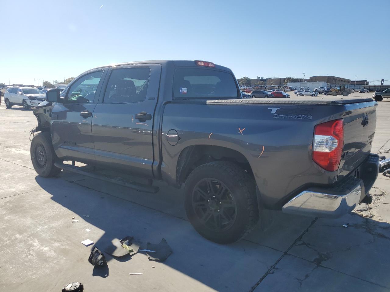 VIN 5TFDW5F1XJX699577 2018 TOYOTA TUNDRA no.2