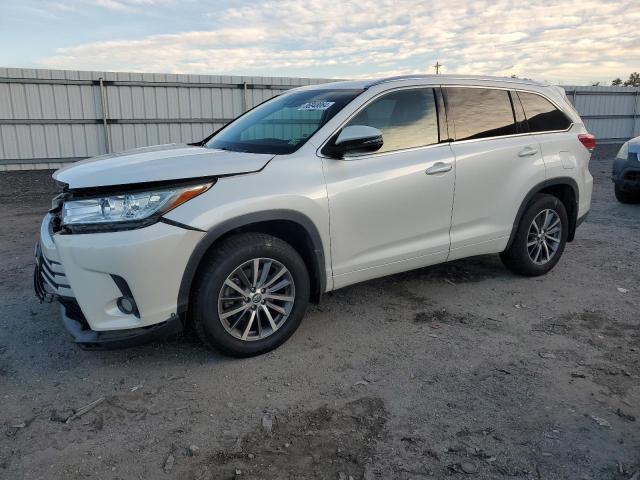 2017 Toyota Highlander Se