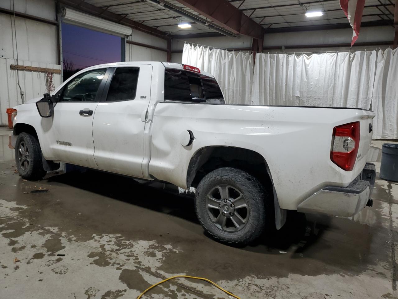 VIN 5TFUY5F1XJX724892 2018 TOYOTA TUNDRA no.2