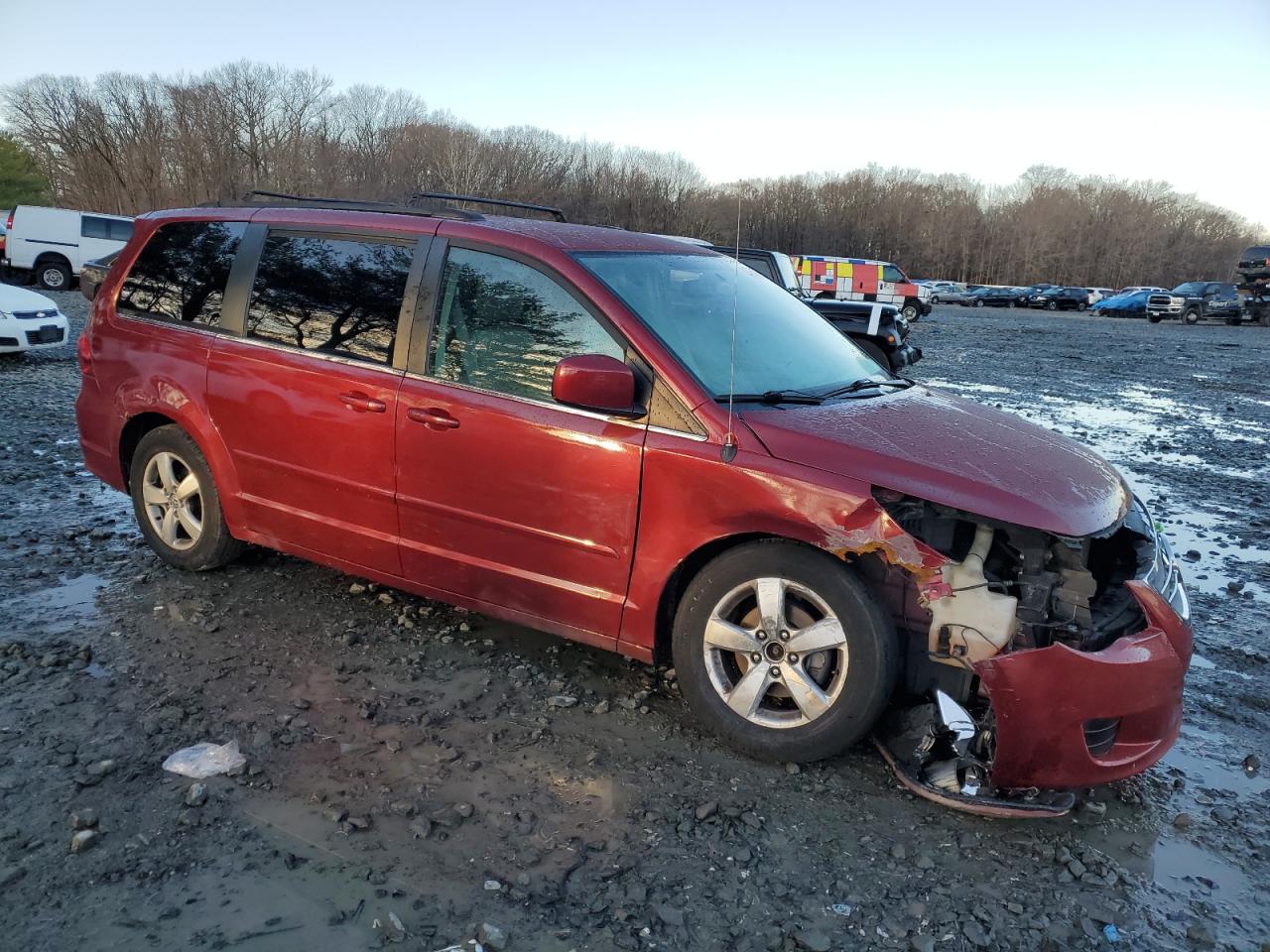 2011 Volkswagen Routan - Image 4