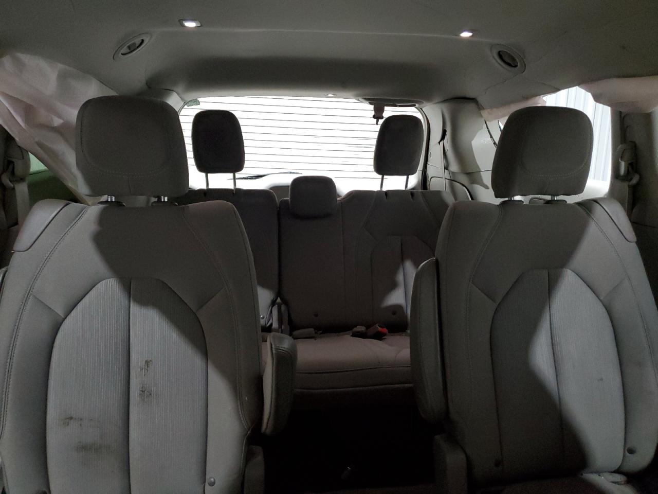 2017 Chrysler Pacifica - Image 10