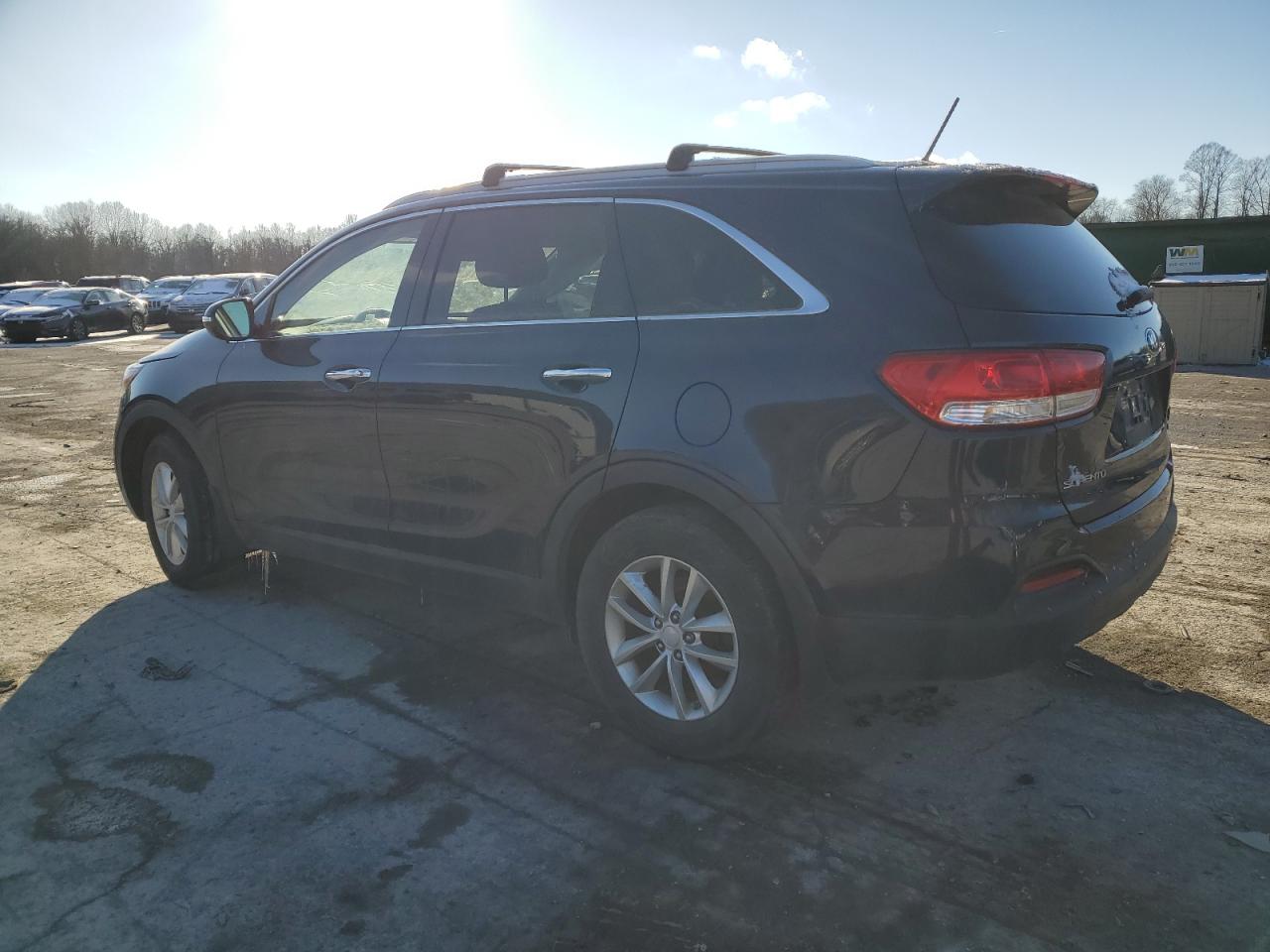 VIN 5XYPG4A34GG124111 2016 KIA SORENTO no.2