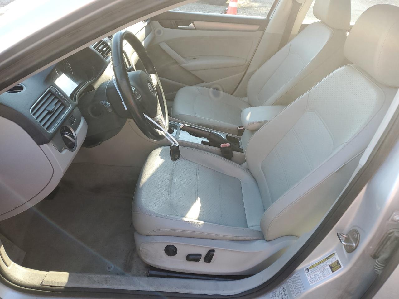 2015 Volkswagen Passat - Image 7