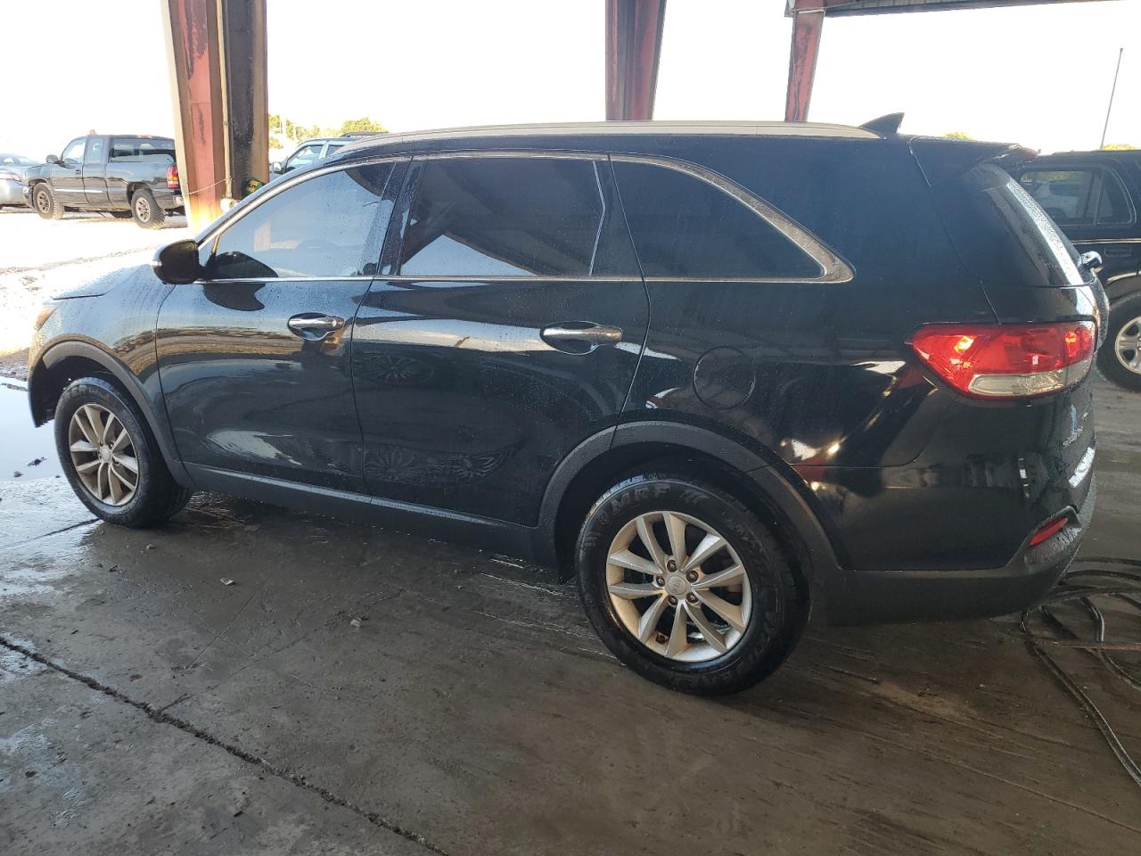 VIN 5XYPG4A30JG362917 2018 KIA SORENTO no.2