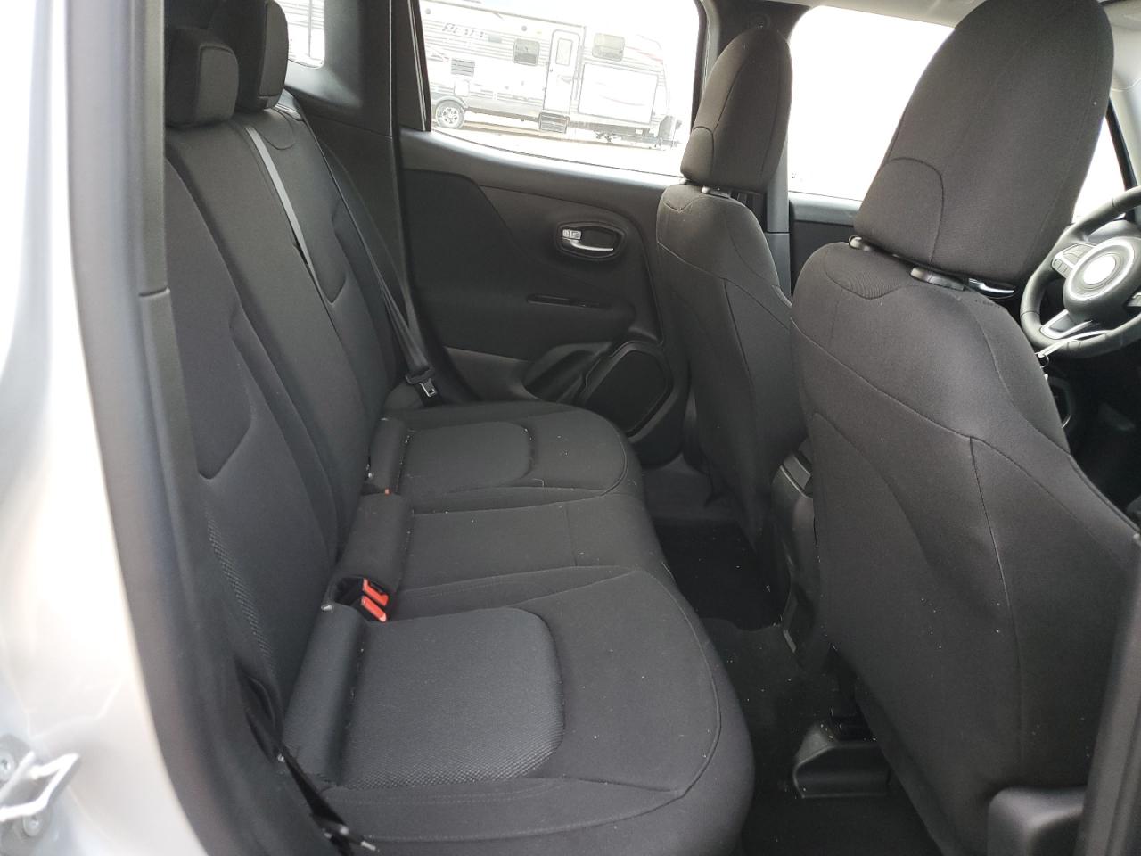 2021 Jeep Renegade - Image 11