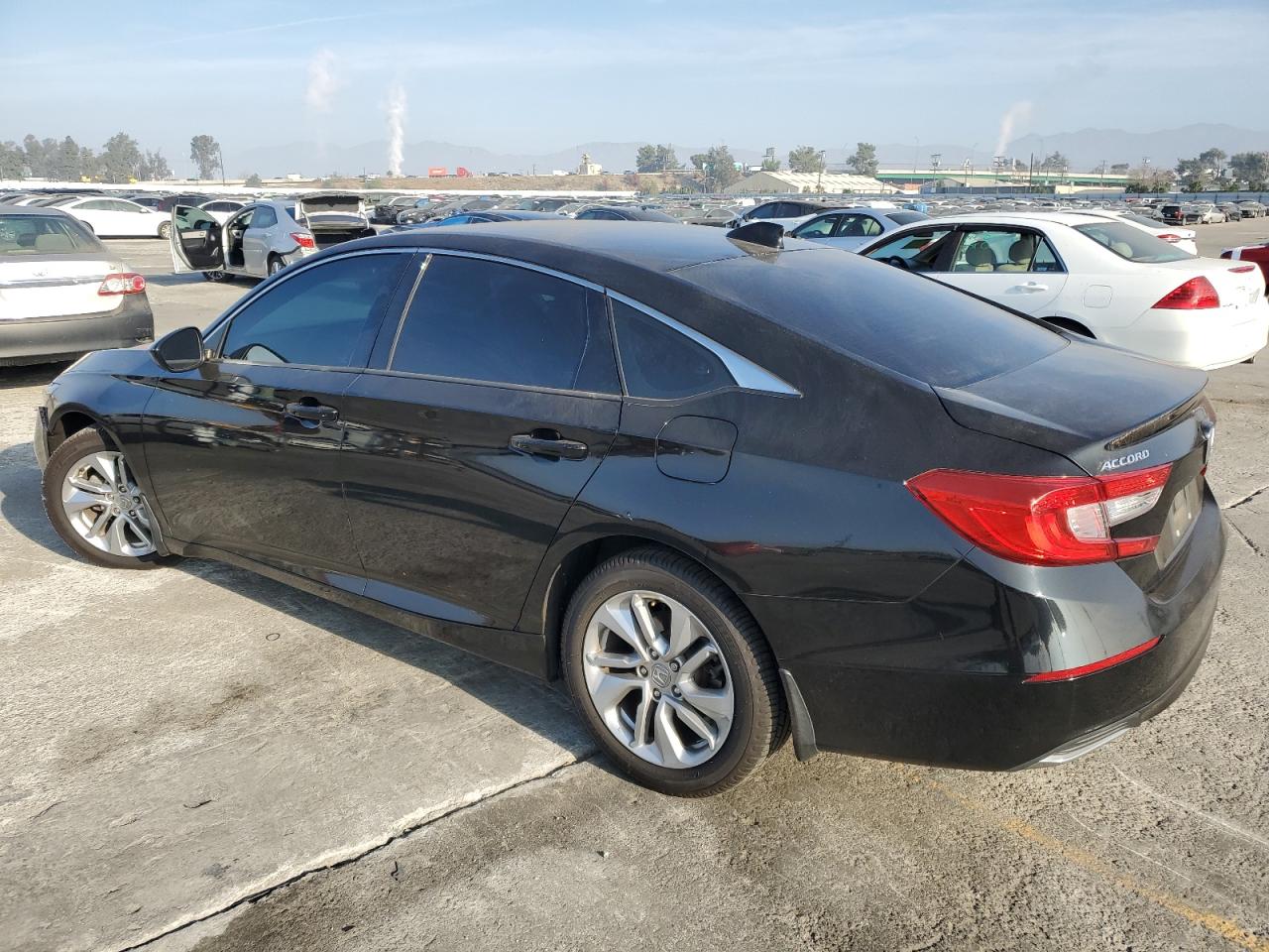 VIN 1HGCV1F13JA027887 2018 HONDA ACCORD no.2