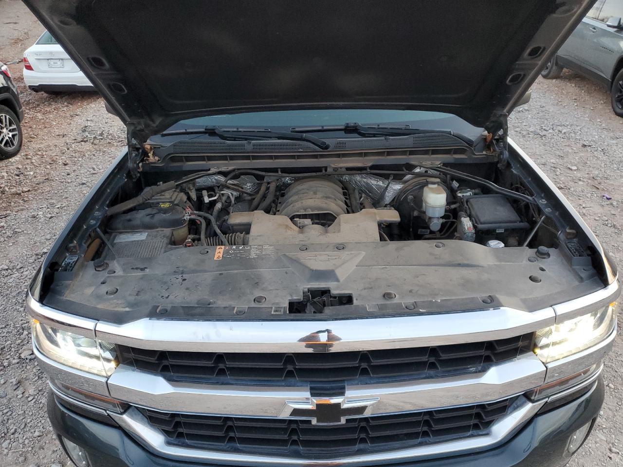 2018 Chevrolet Silverado - Image 11