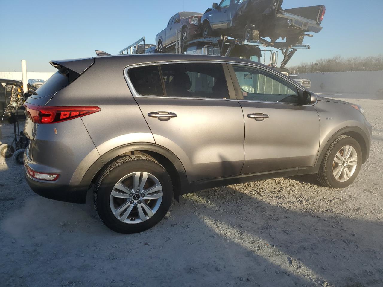 VIN KNDPMCAC9J7315482 2018 KIA SPORTAGE no.3