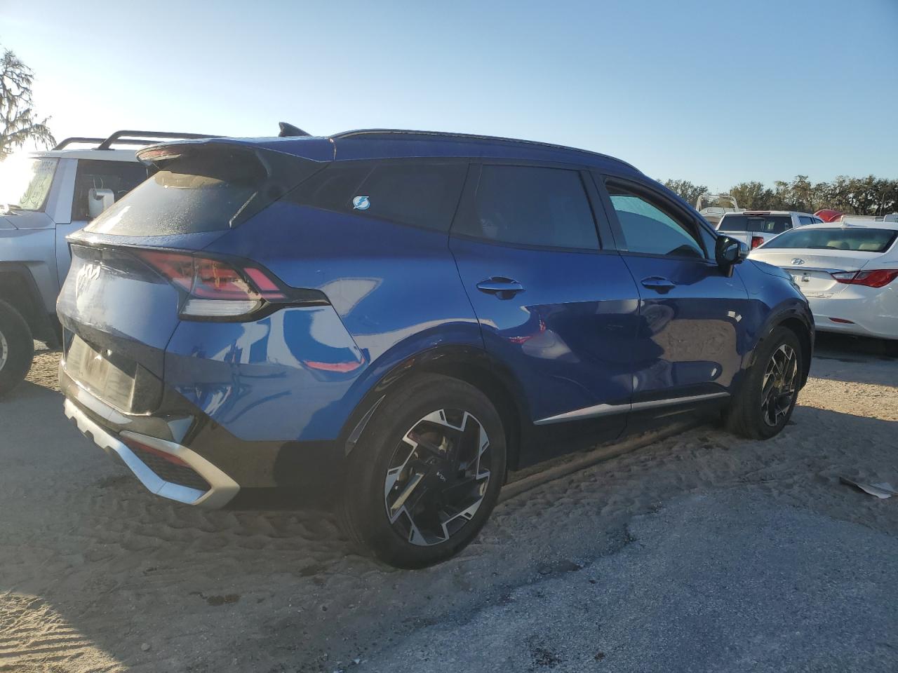 2023 Kia Sportage - Image 3