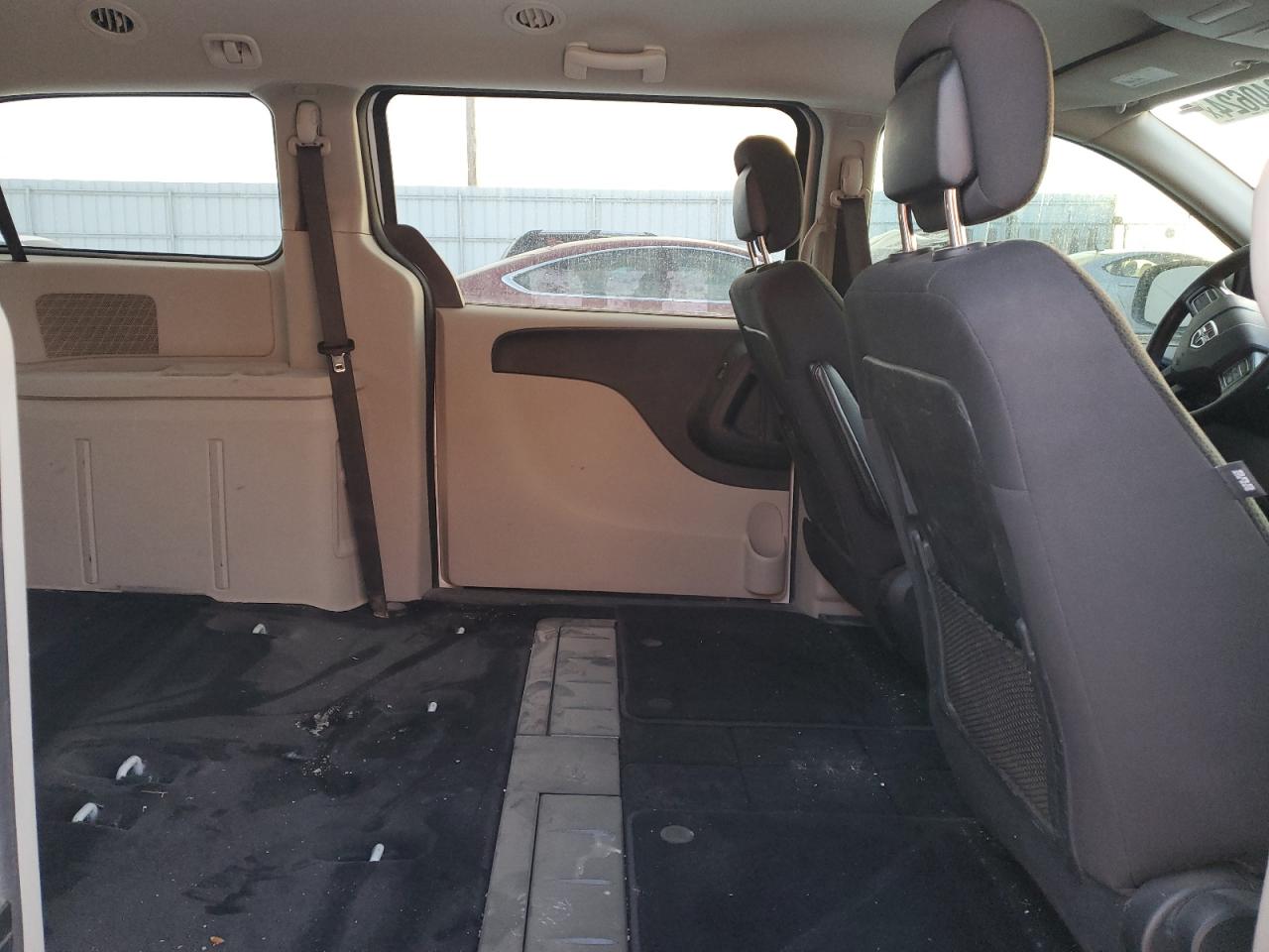 2019 Dodge Caravan - Image 11