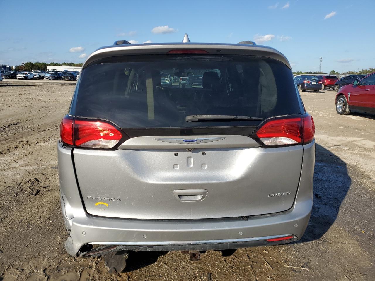 2019 Chrysler Pacifica - Image 6