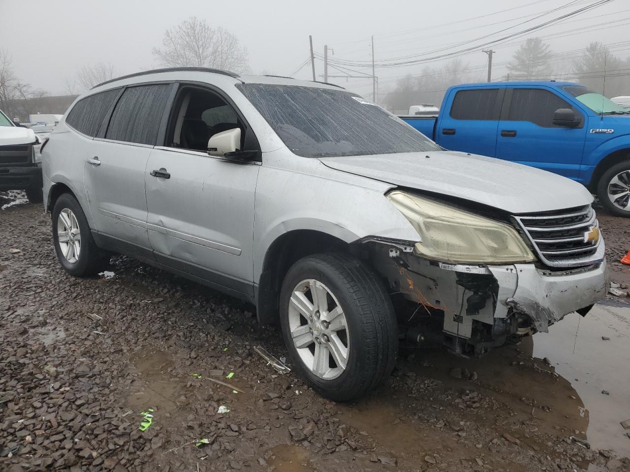 VIN 1GNKRJKD6DJ209240 2013 CHEVROLET TRAVERSE no.4