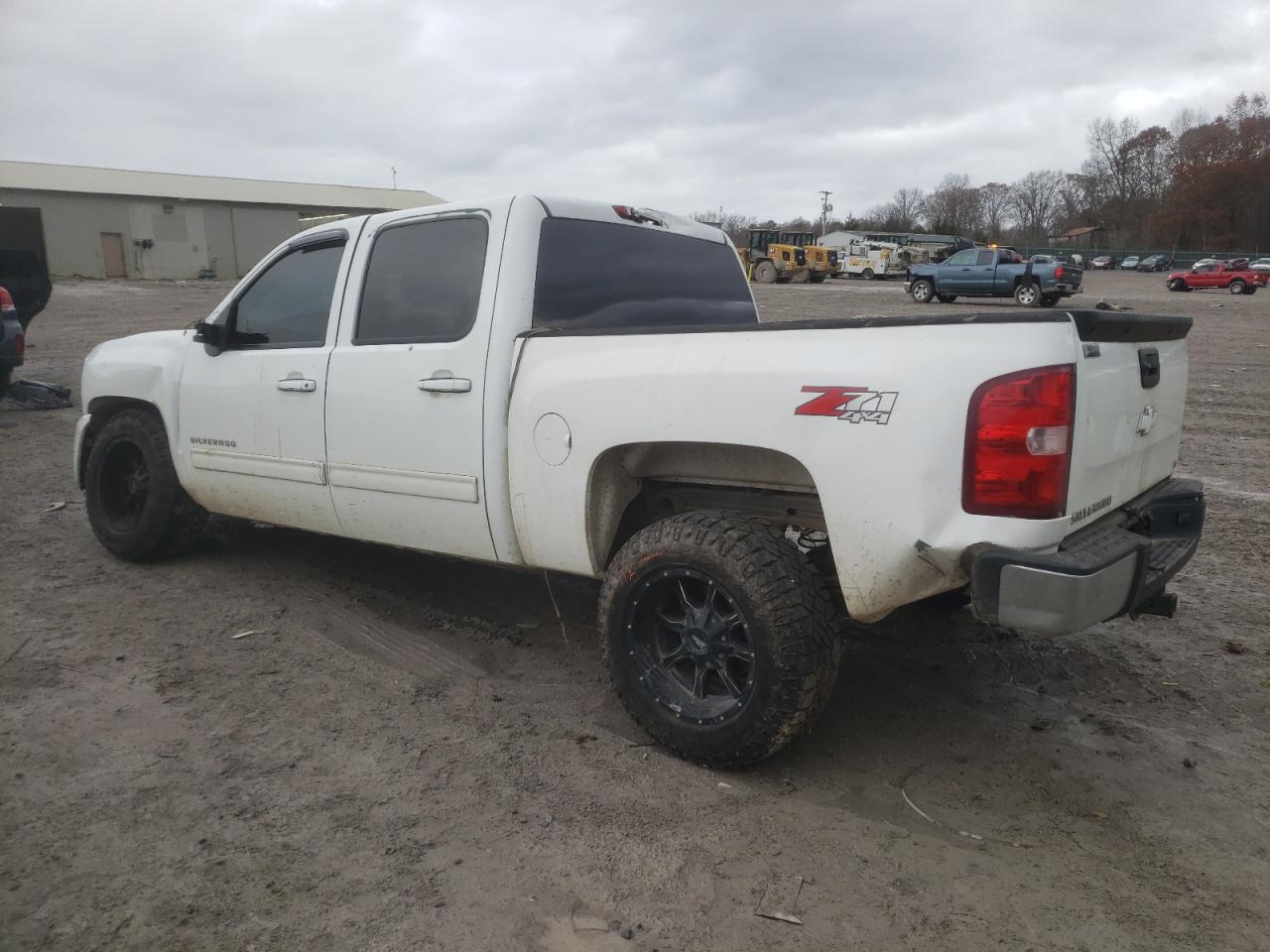 2010 Chevrolet Silverado - Image 2