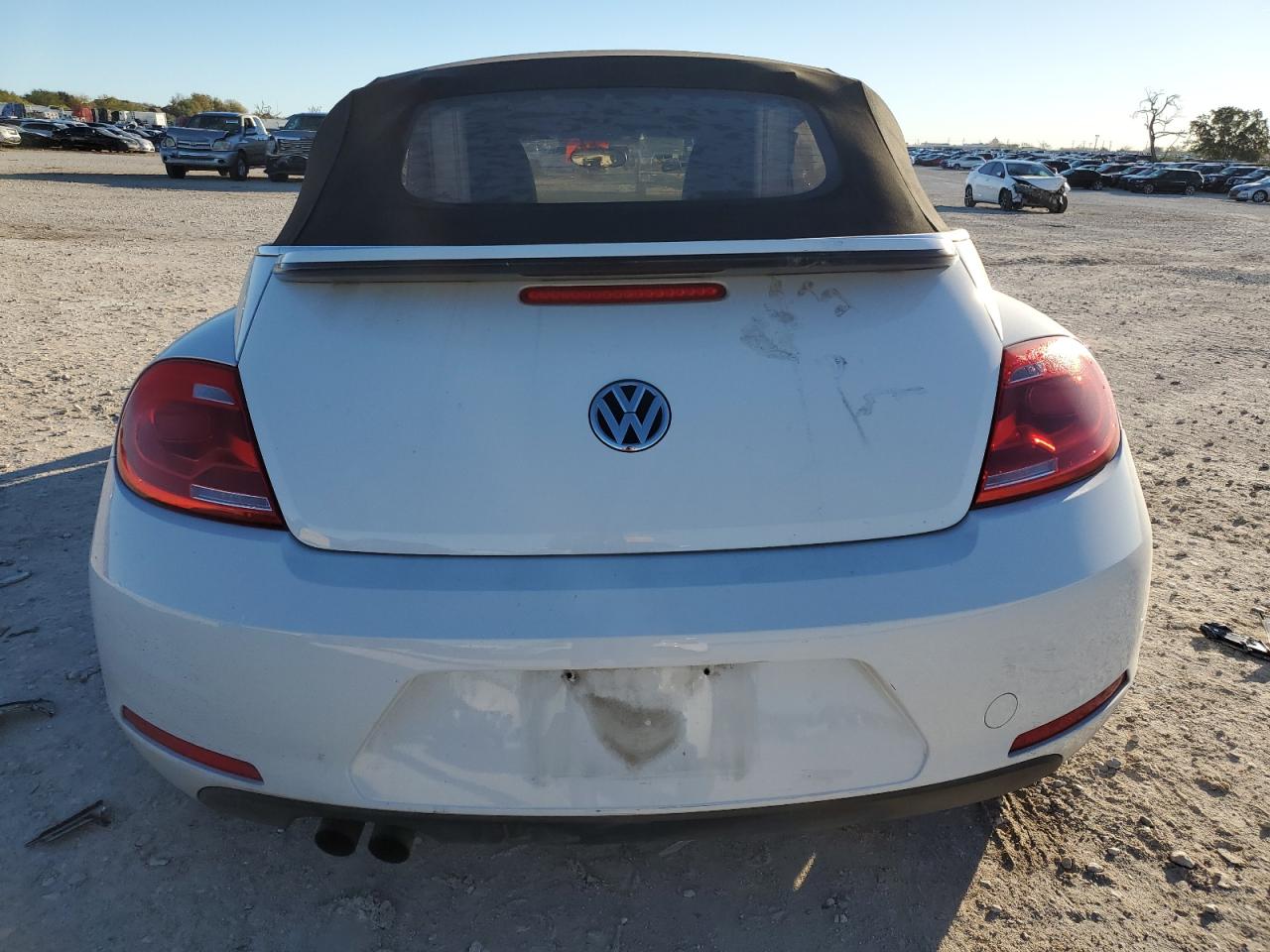 VIN 3VW517AT7FM809440 2015 VOLKSWAGEN BEETLE no.6