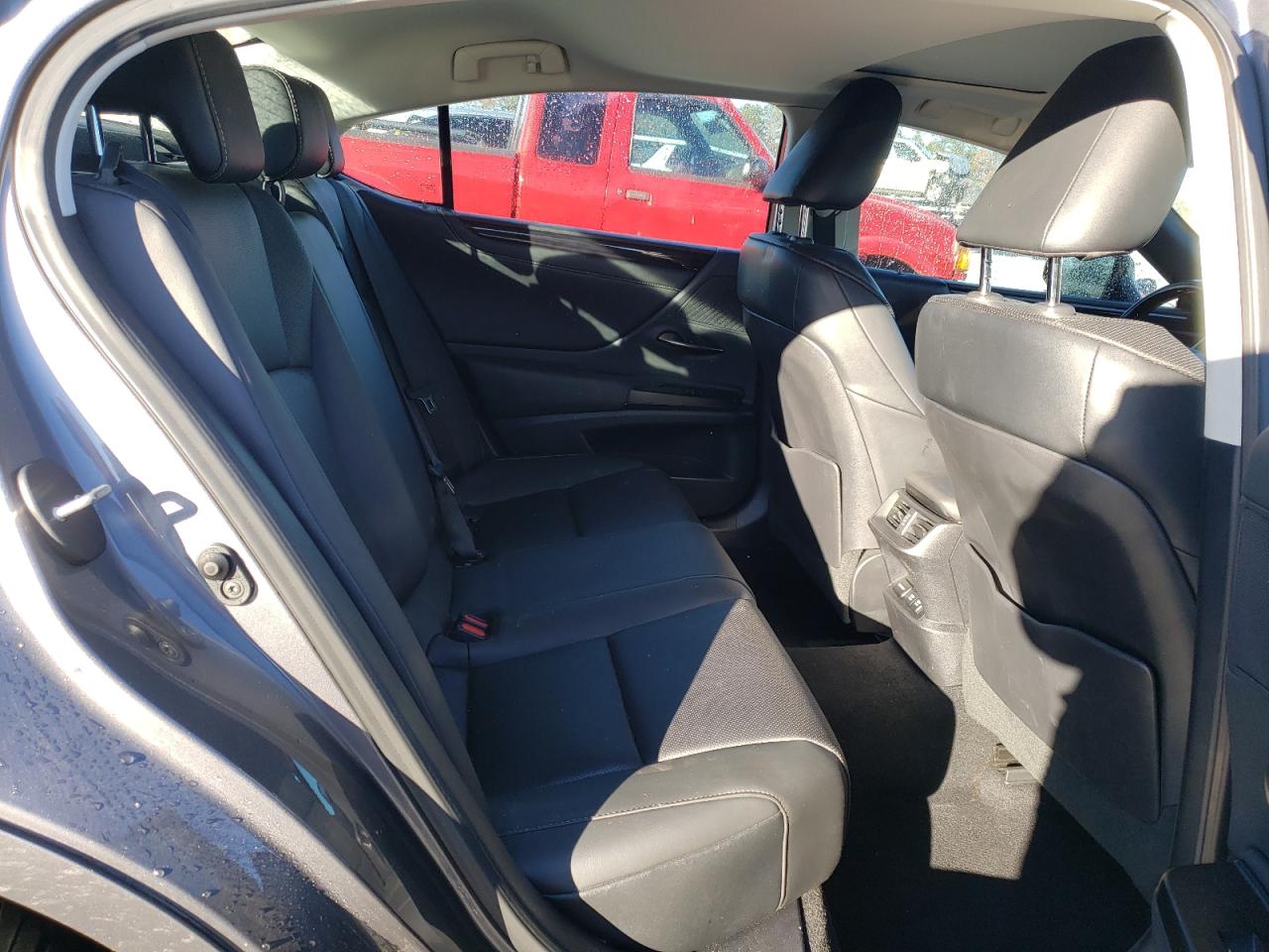 2021 Lexus ES - Image 10