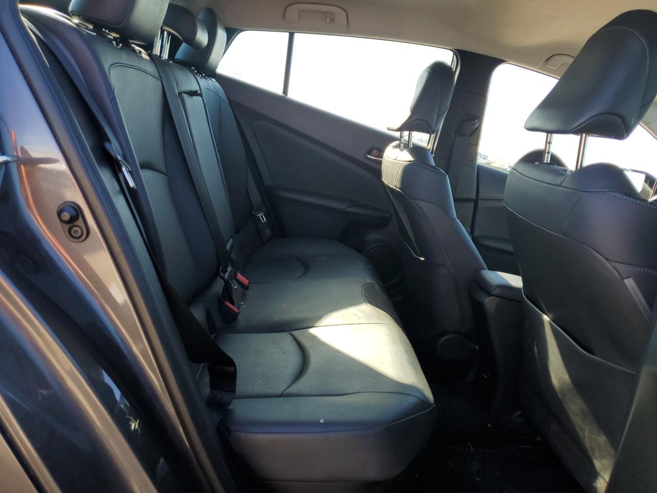 2016 Toyota Prius - Image 10