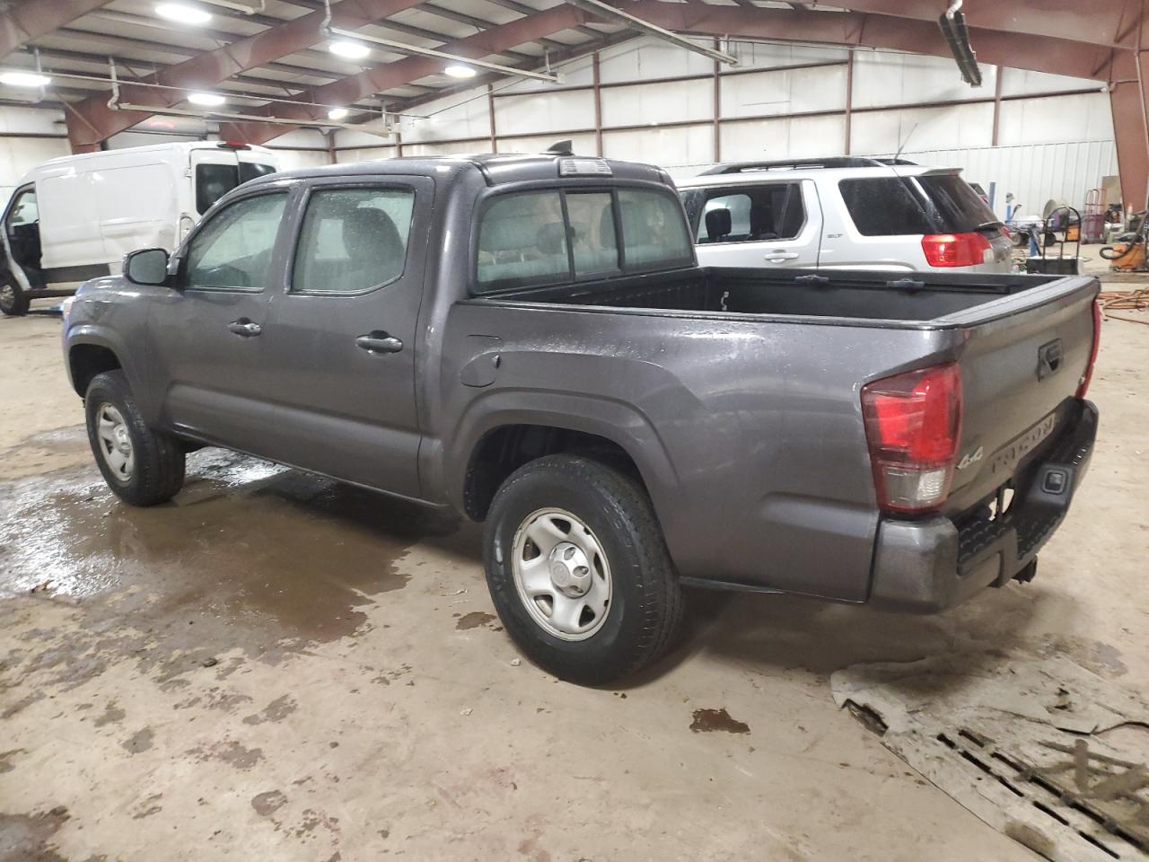 VIN 5TFCZ5AN9JX124898 2018 TOYOTA TACOMA no.2