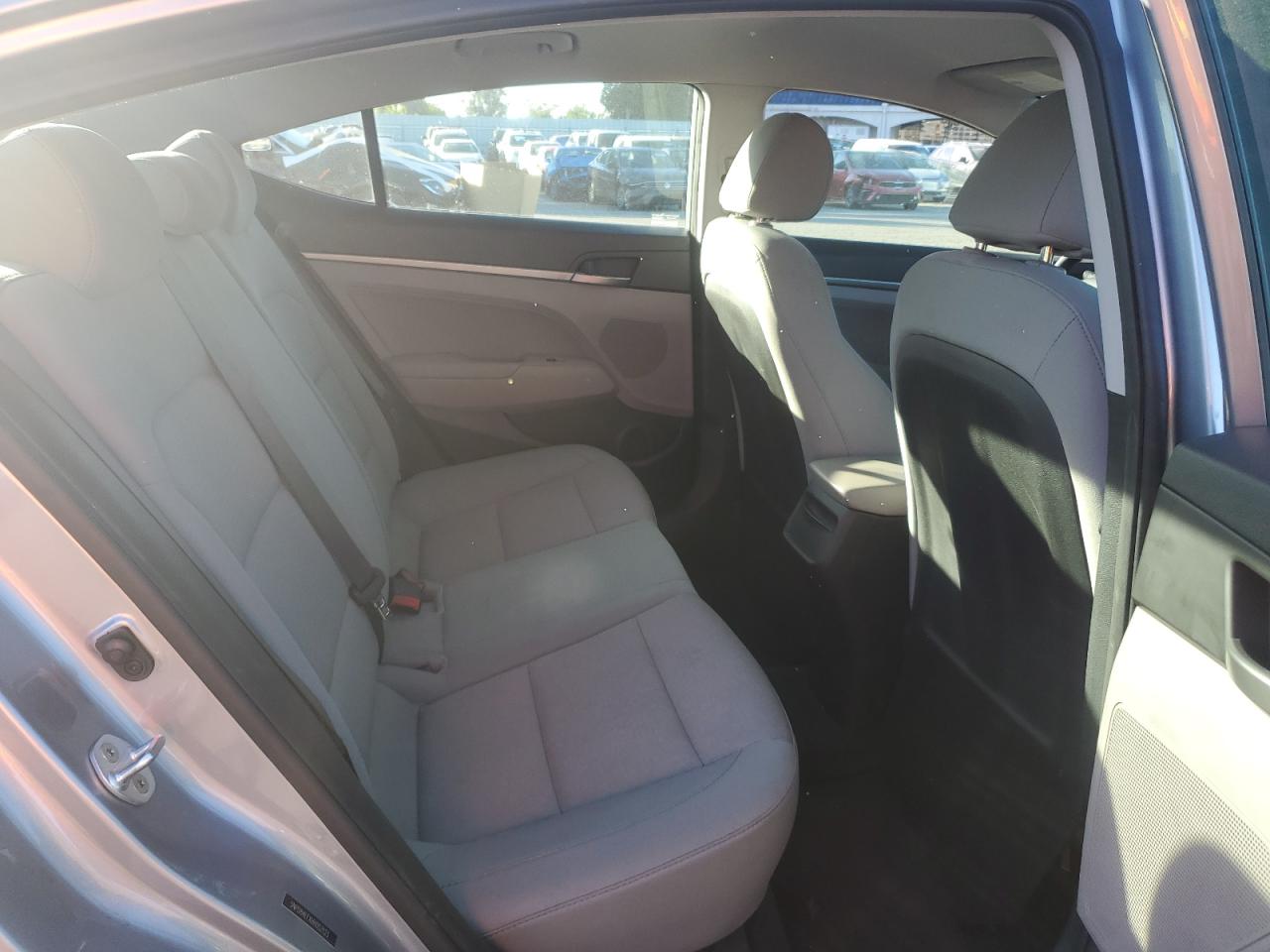 2017 Hyundai Elantra - Image 10