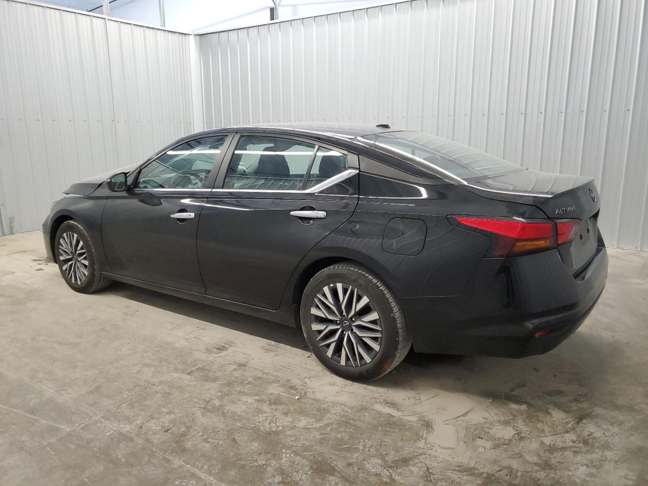 2024 Nissan Altima - Image 2