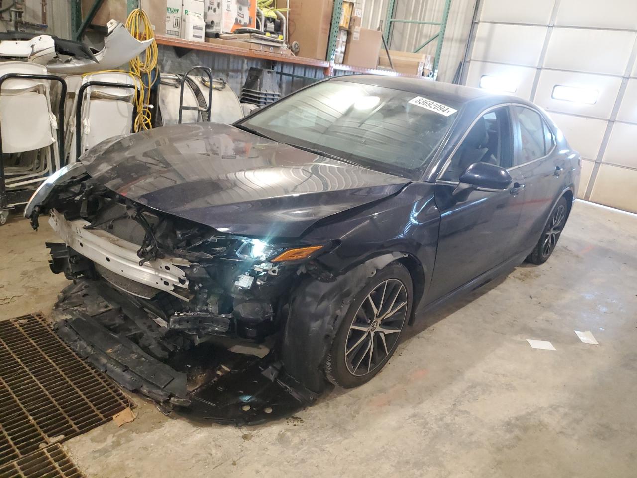 4T1G11AK8NU654922 2022 TOYOTA CAMRY - Image 1