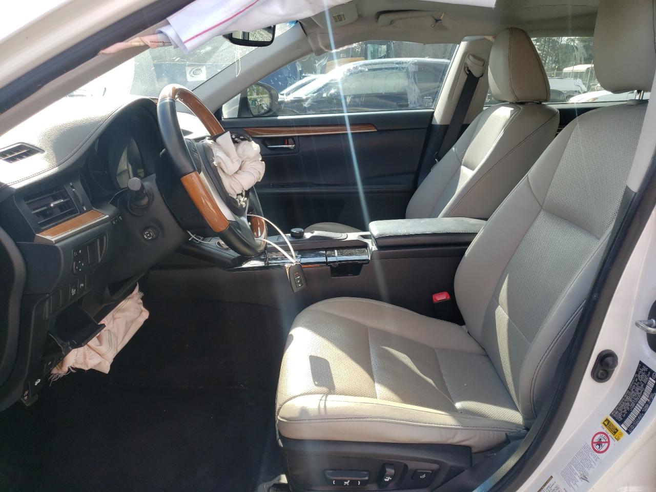 2014 Lexus ES - Image 7