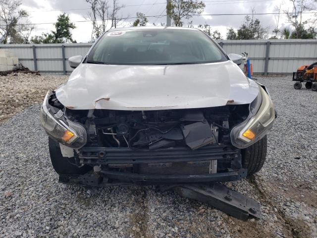  NISSAN VERSA 2021 Srebrny