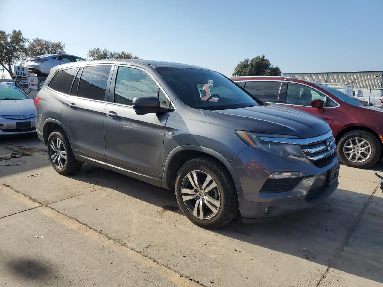 VIN 5FNYF5H71GB049784 2016 HONDA PILOT no.4