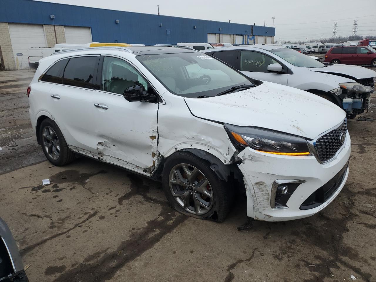 VIN 5XYPKDA59KG566097 2019 KIA SORENTO no.4