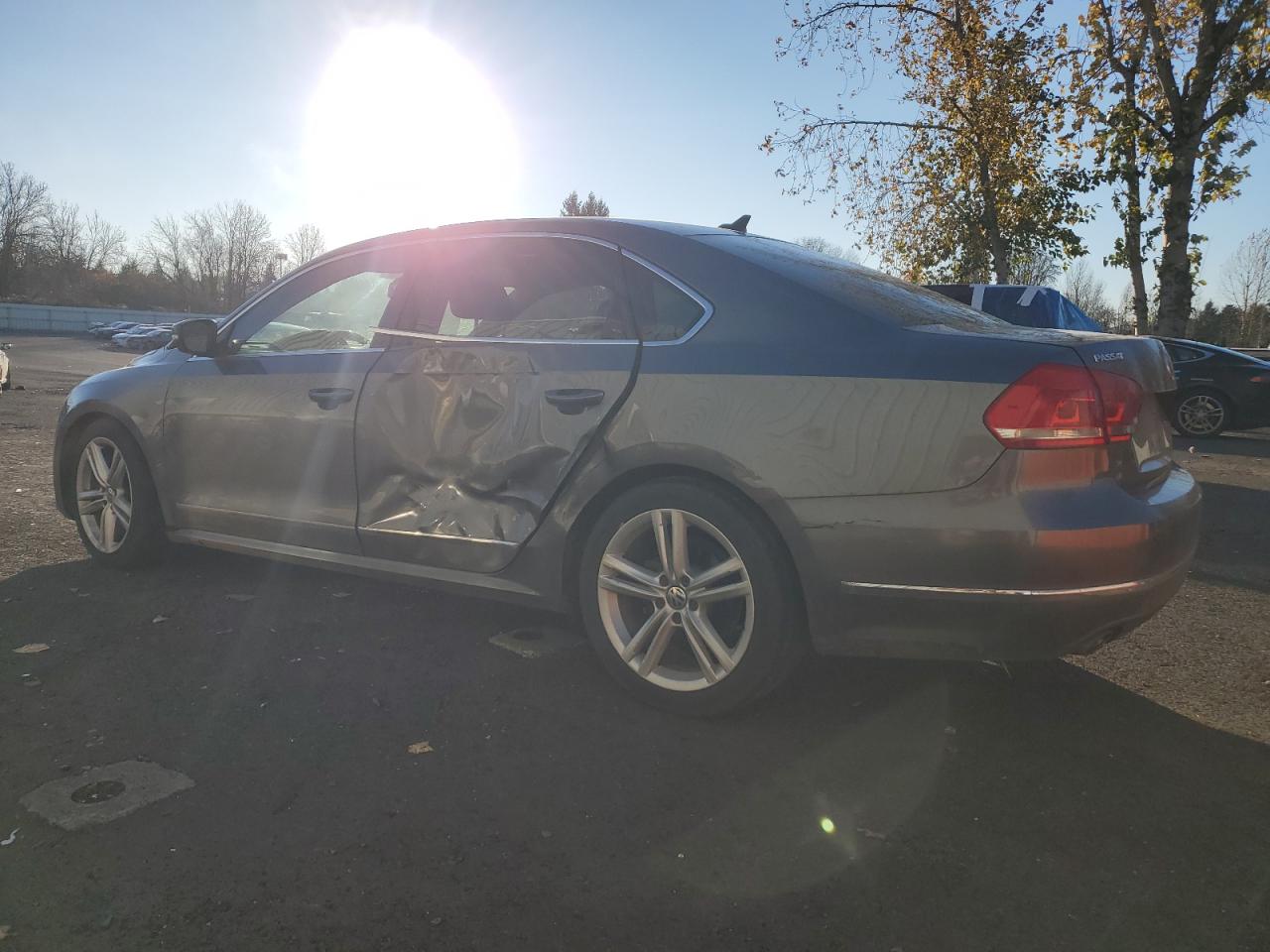 2014 Volkswagen Passat - Image 2