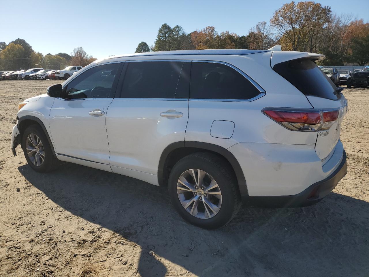 2015 Toyota Highlander - Image 2
