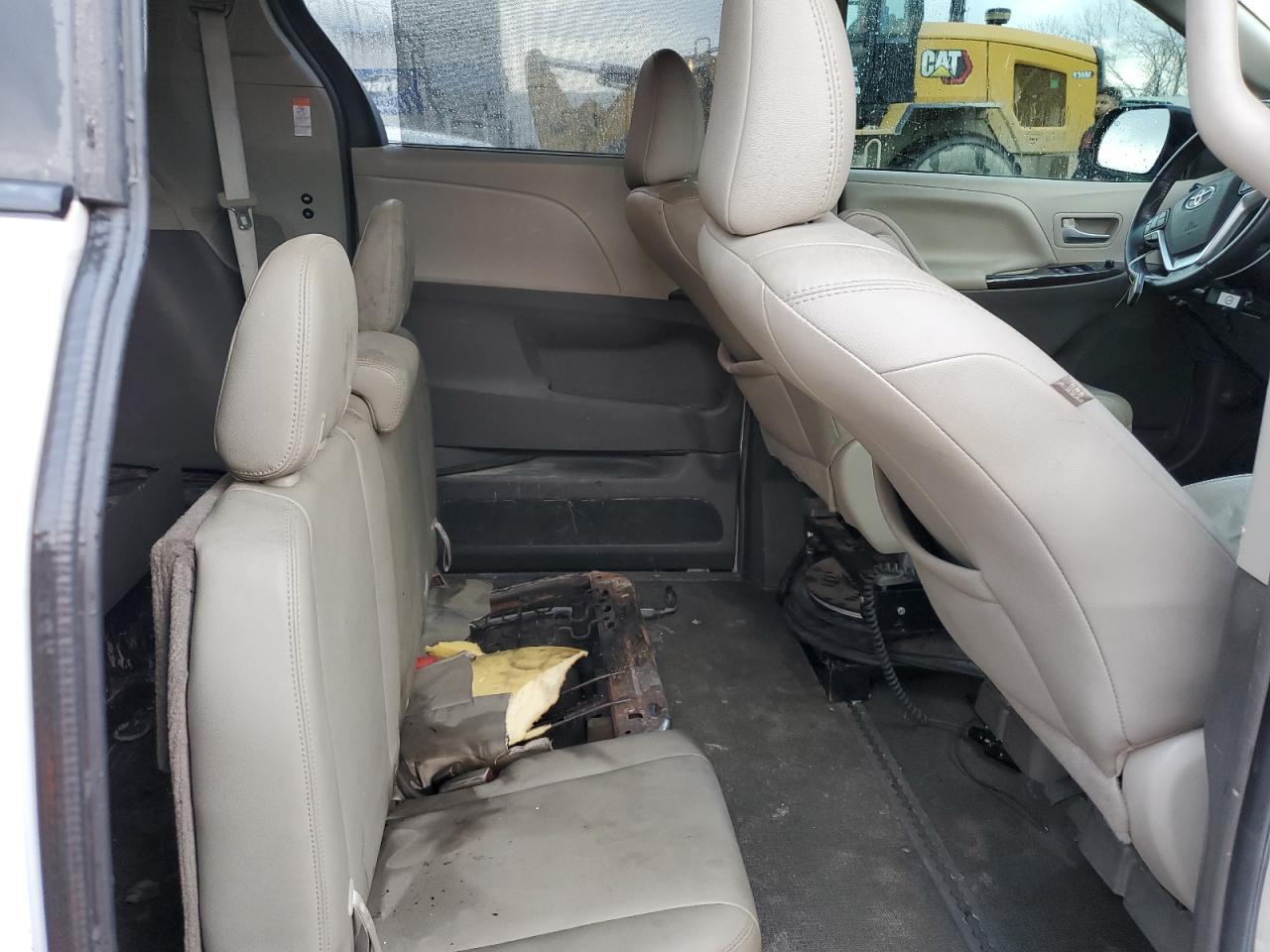 2017 Toyota Sienna - Image 11