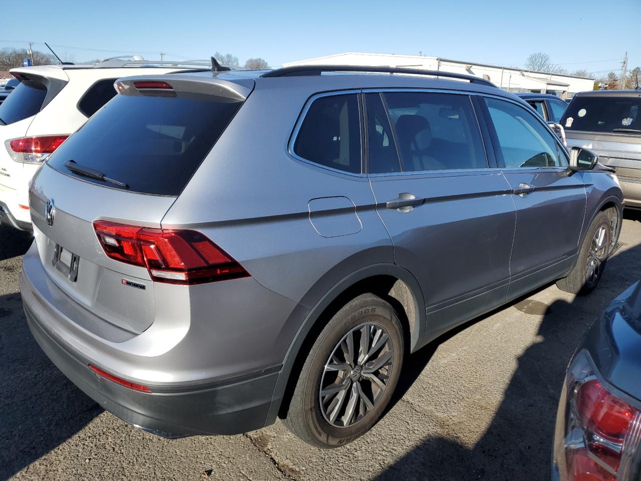2019 Volkswagen Tiguan - Image 3