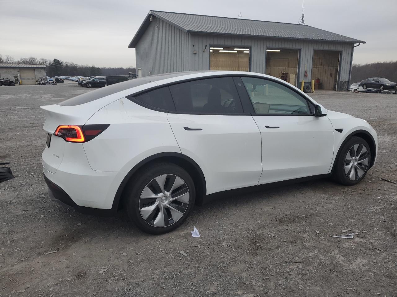 VIN 7SAYGDEE7PF673621 2023 TESLA MODEL Y no.3