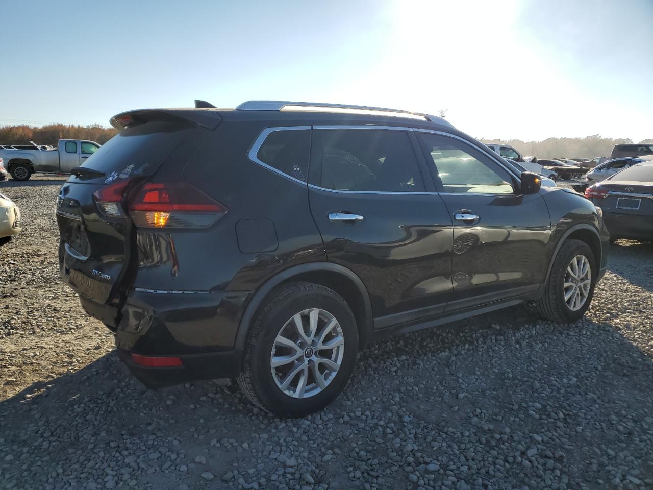 2018 Nissan Rogue - Image 3