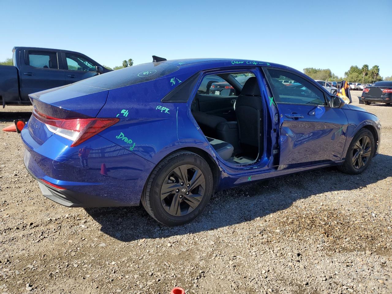 2023 Hyundai Elantra - Image 3