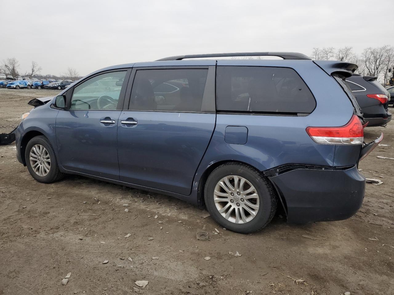 VIN 5TDYK3DC4ES521570 2014 TOYOTA All Models no.2