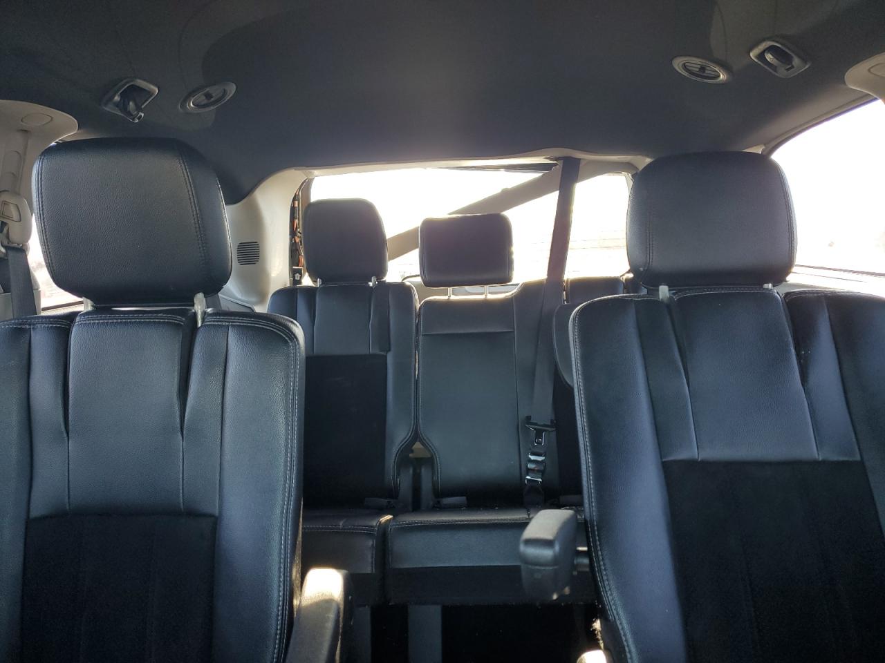 2018 Dodge Caravan - Image 10