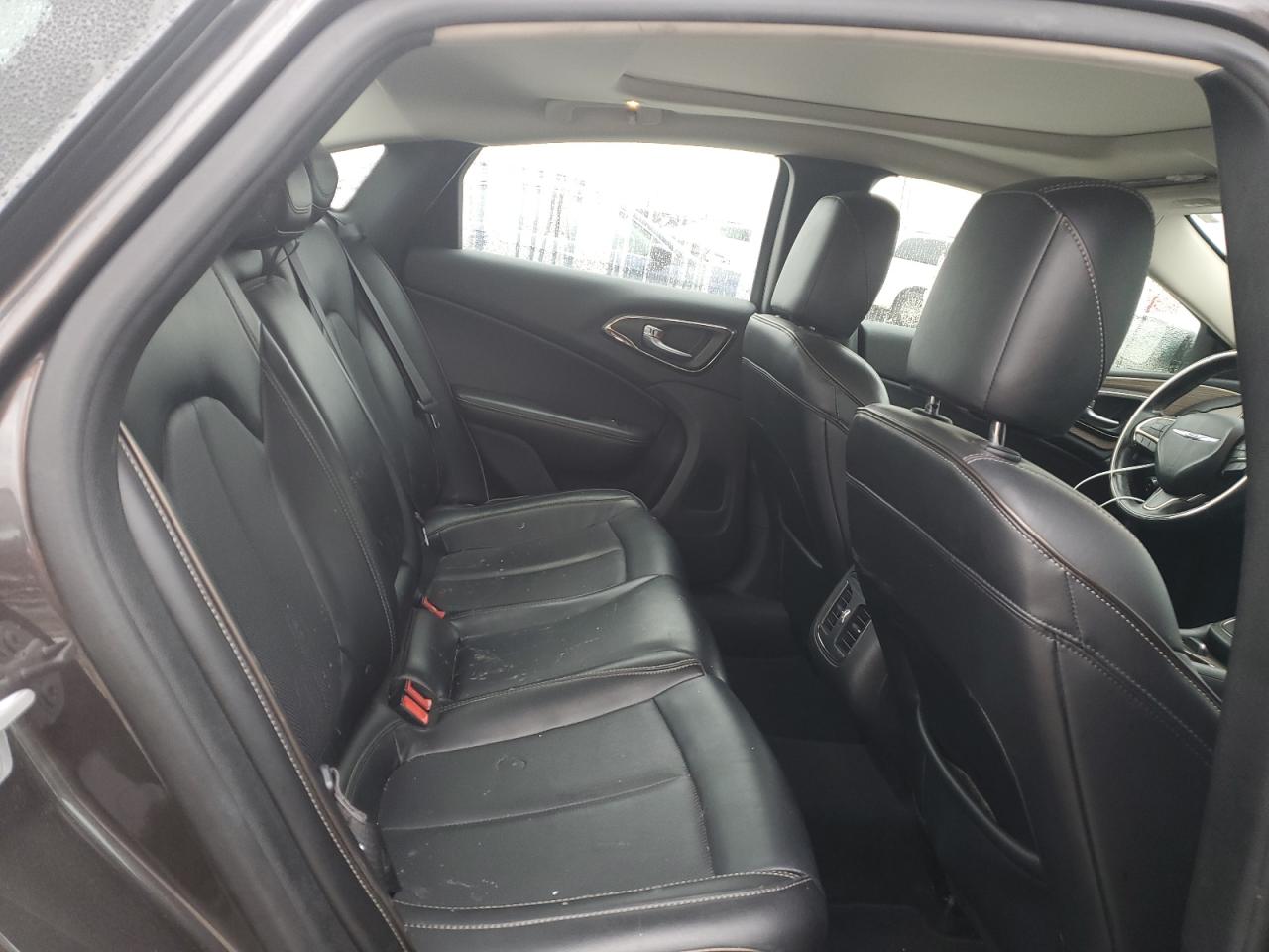 2015 Chrysler 200 - Image 10