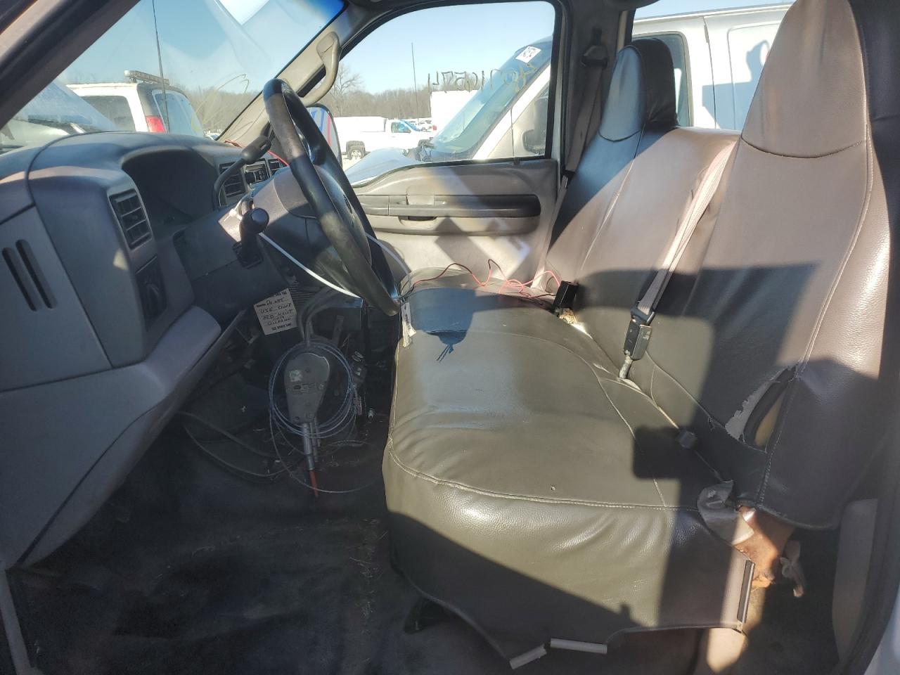 2001 Ford F450 Super Duty VIN: 1FDXW46FX1EB93404 Lot: 84195094