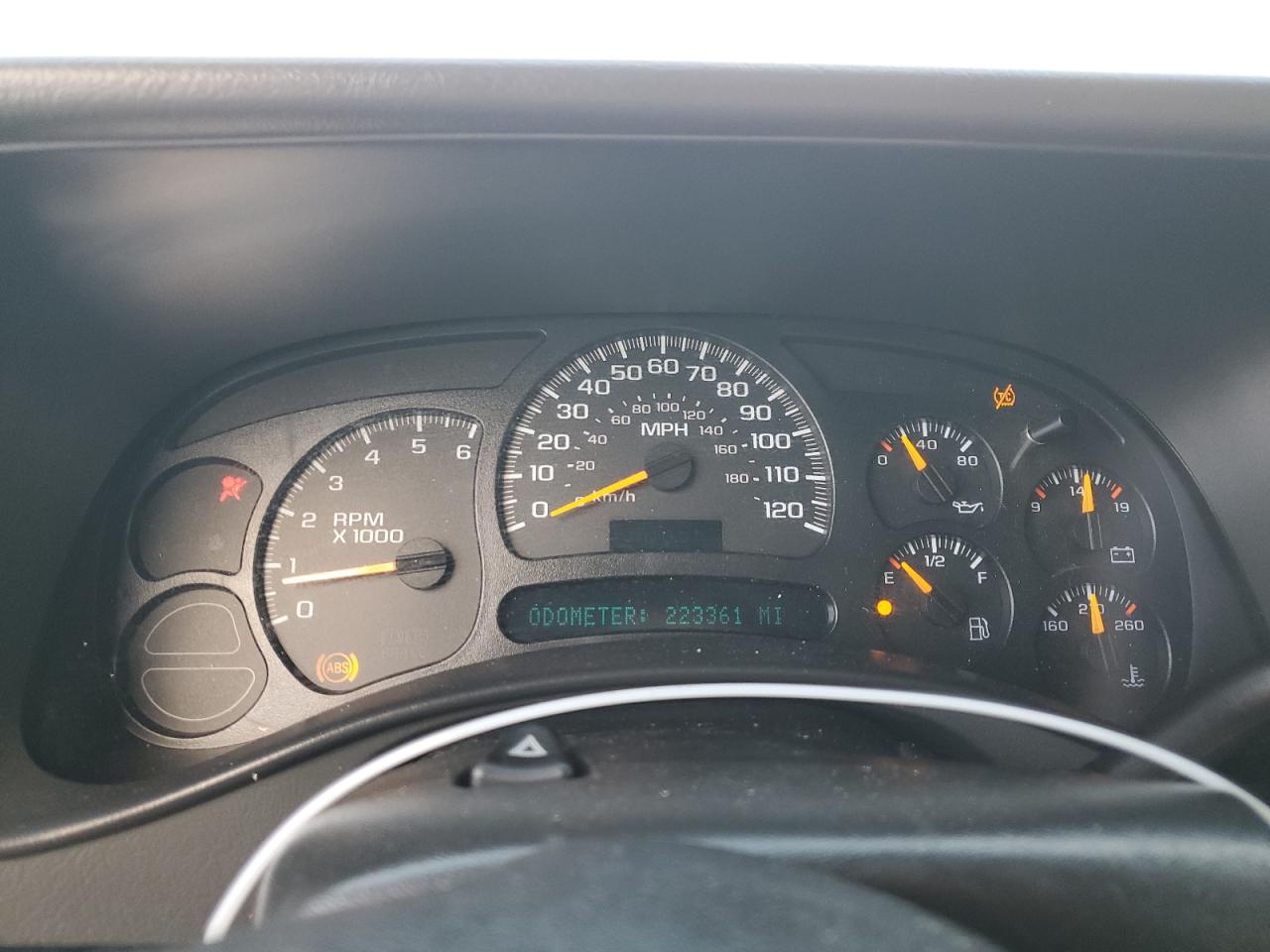 2005 Chevrolet Suburban - Image 9