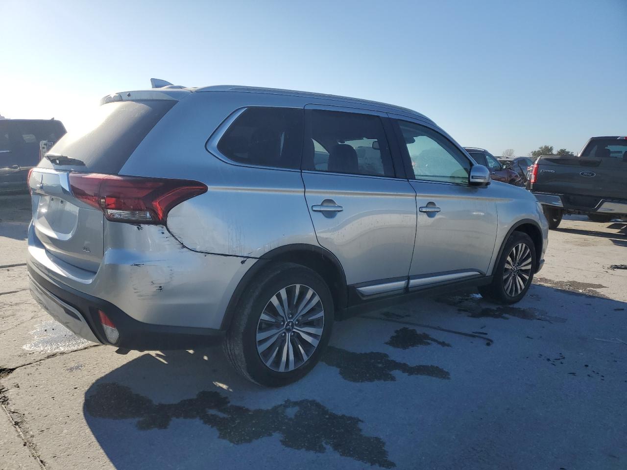 2020 Mitsubishi Outlander - Image 3