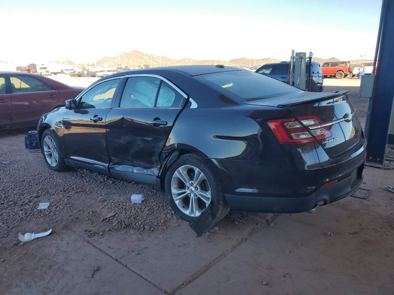 VIN 1FAHP2E8XEG137640 2014 FORD TAURUS no.2