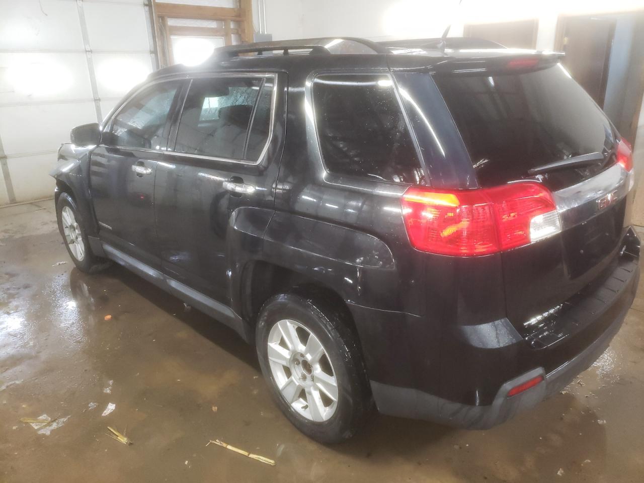 2010 GMC Terrain - Image 2