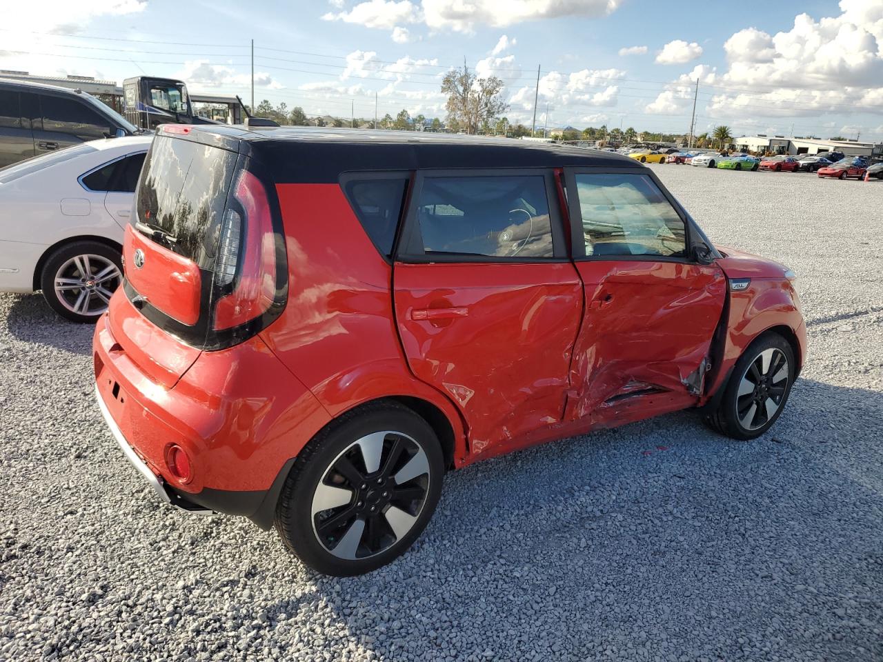 VIN KNDJP3A56J7599751 2018 KIA SOUL no.3