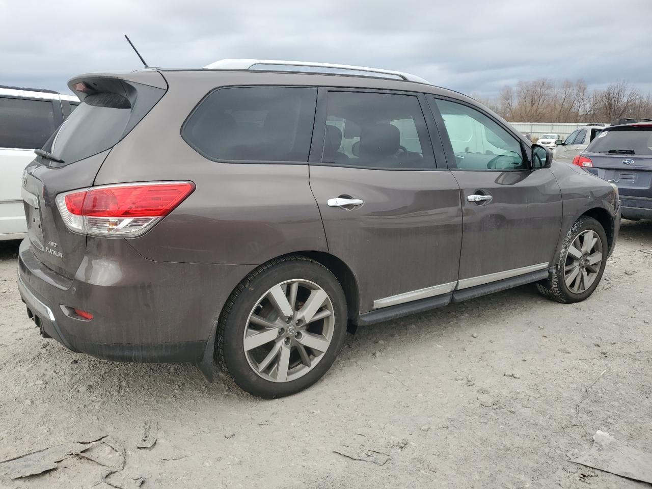 2015 Nissan Pathfinder - Image 3