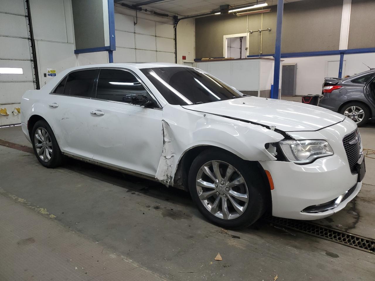 2016 Chrysler 300 - Image 4